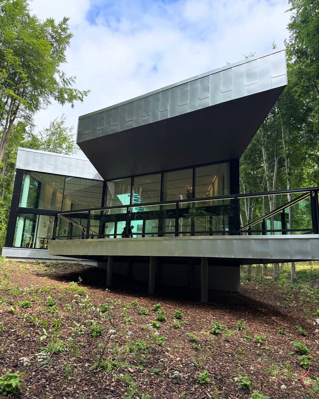 A contemporary dark-clad home after exterior cleaning